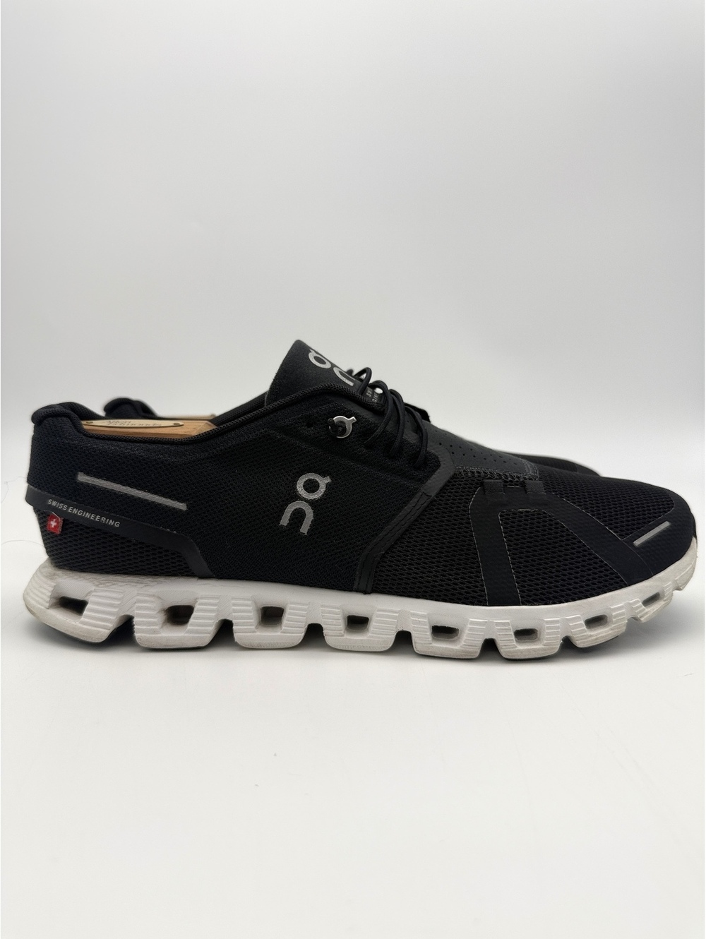 On Cloud 5 Mens Lightweight Running Shoes Black White Size 10